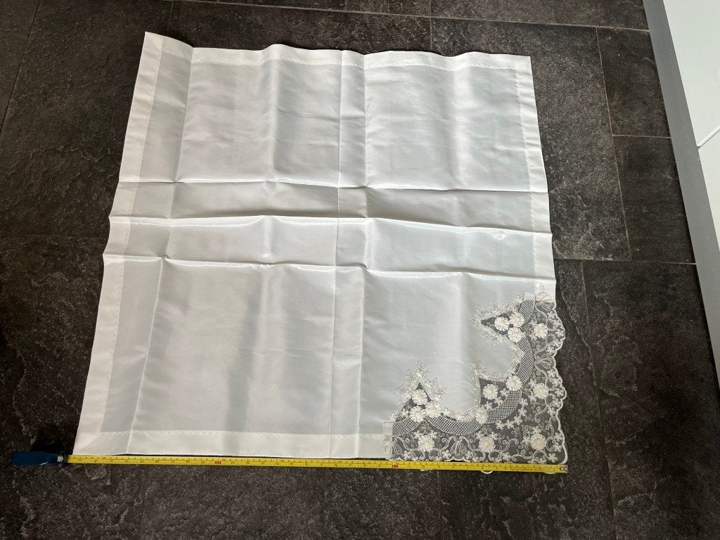 Tafelnap blanc - nappe avec dentelle - 85 x 85 cm, Maison & Meubles, Nappe, Enlèvement ou Envoi, Blanc