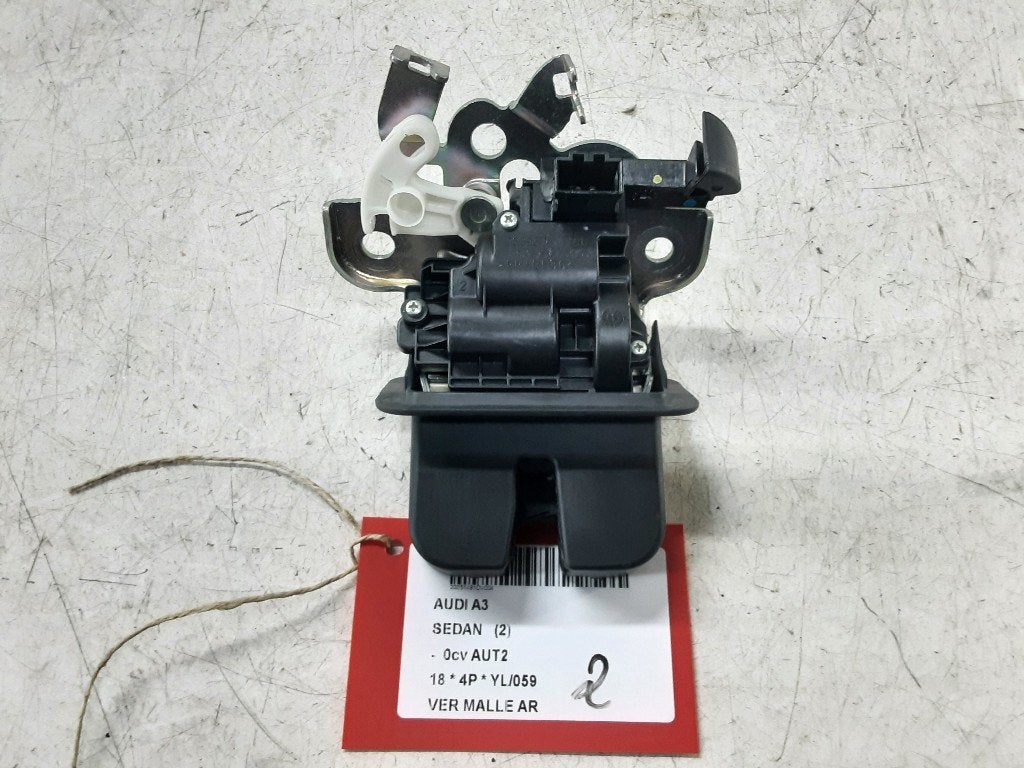SERRURE COFFRE Audi A3 Limousine (8VS / 8VM) (4H0827505A), Mevr. I. Hauben, Haillon arrière, Audi, Utilisé