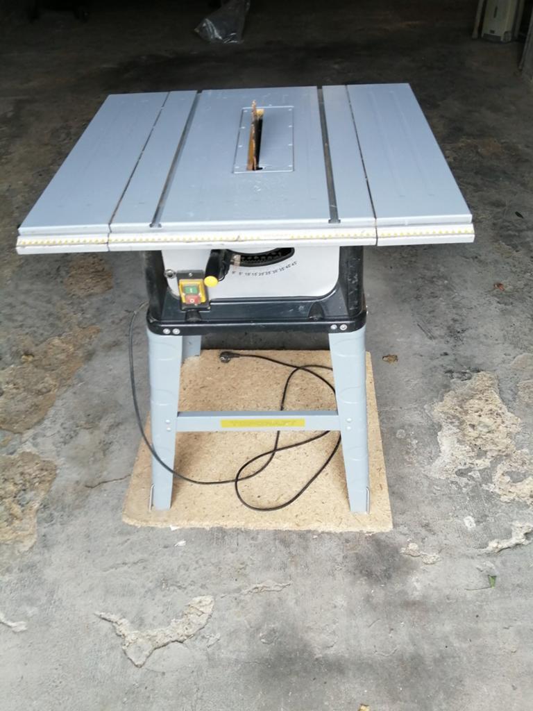 Tafel cirkelzaag op voet, Doe-het-zelf en Bouw, Gereedschap | Zaagmachines, Ophalen, Cirkelzaag