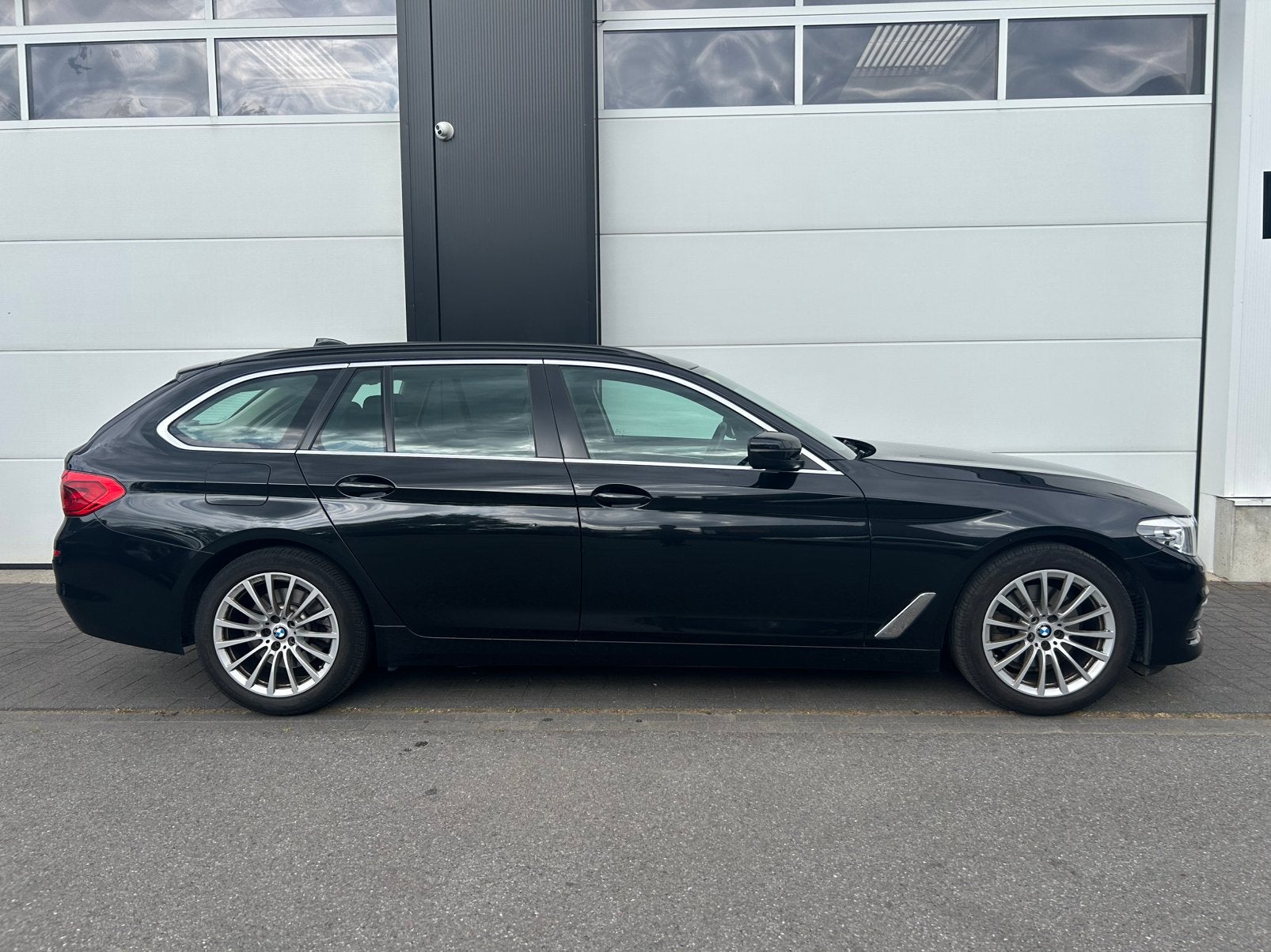 BMW 520d Touring / Automaat / Perfecte staat, Auto's, Automaat, Dealer onderhouden, Zwart, Leder