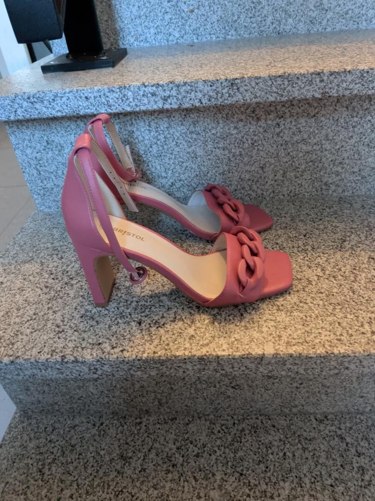Sandalen te koop nooit aangedaan het is nog nieuw roze kleur, Kleding | Dames, Bristol, Ophalen, Roze