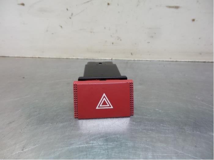 Commutateur éclairage d'urgence d'un Hyundai Getz (Getz 03-, Autos : Pièces & Accessoires, -, Utilisé, Hyundai, -
