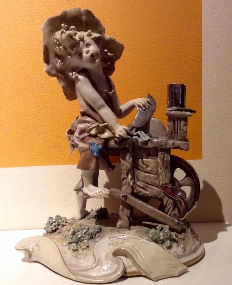 Oud beeldje van Capodimonte - c.1950 (te restaureren), Ophalen of Verzenden