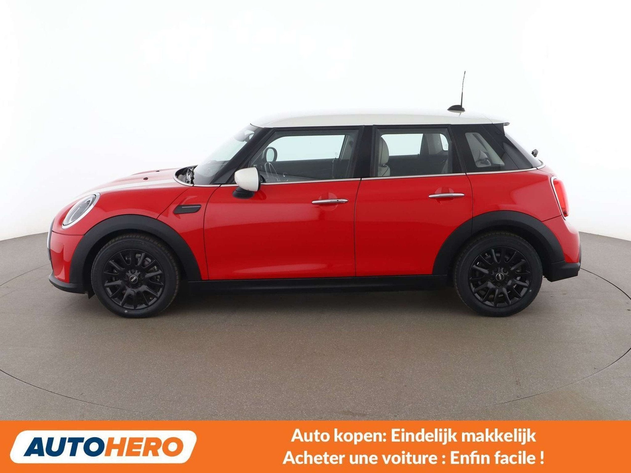 MINI Cooper Cooper Classic Trim (bj 2022, automaat), Gebruikt, 136 pk, 127 g/km, Leder