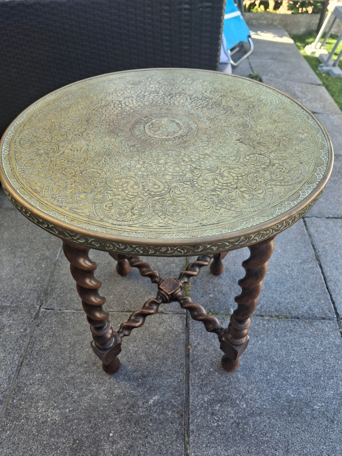 Antieke/oosterse bijzettafel met rijk gegraveerd blad, Antiek en Kunst, Ophalen