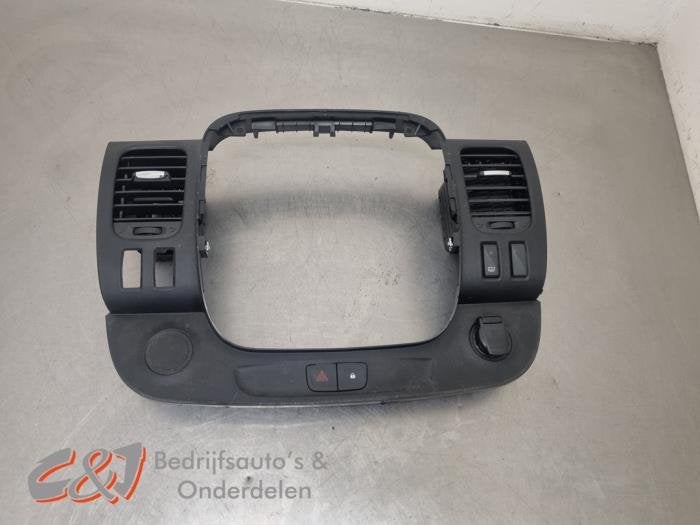 Luchtrooster Dashboard van een Opel Vivaro, Gebruikt, -, -, Opel