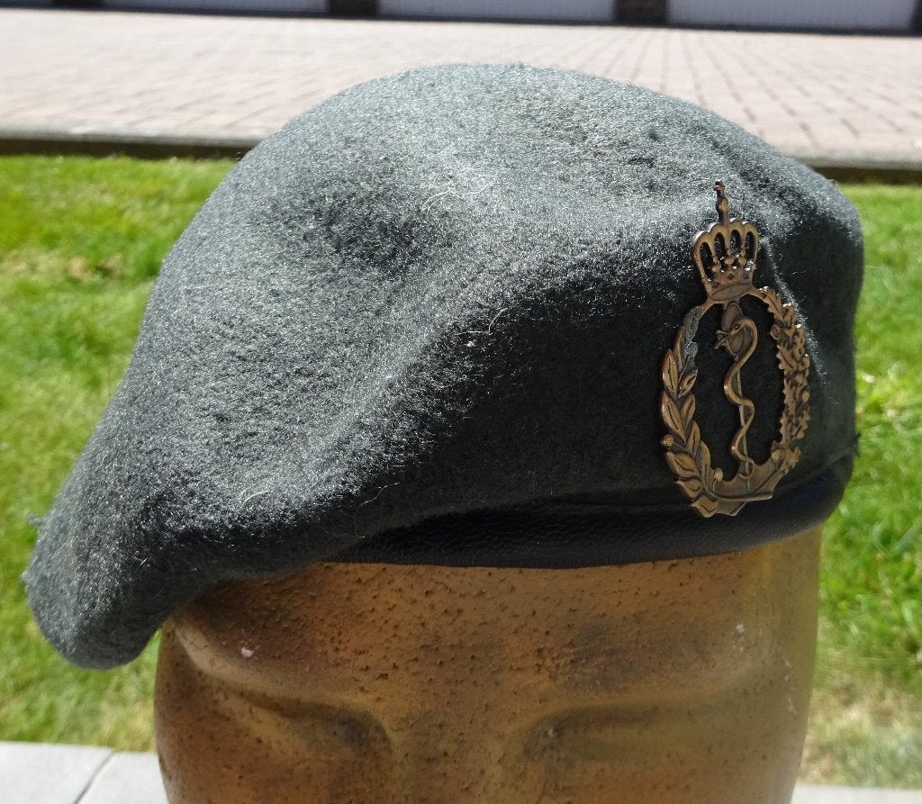 BELGIQUE: ABL / SERVICE MEDICAL - BERET AVEC INSIGNE TROUPE, Collections, Envoi, Armée de terre, Casque ou Béret