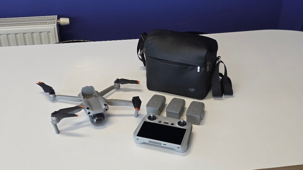 DJI Air 2S Fly More Combo (avec Smart Controller / RC), Drone avec caméra, 250 à 900 g, Enlèvement ou Envoi, Qualité supérieure