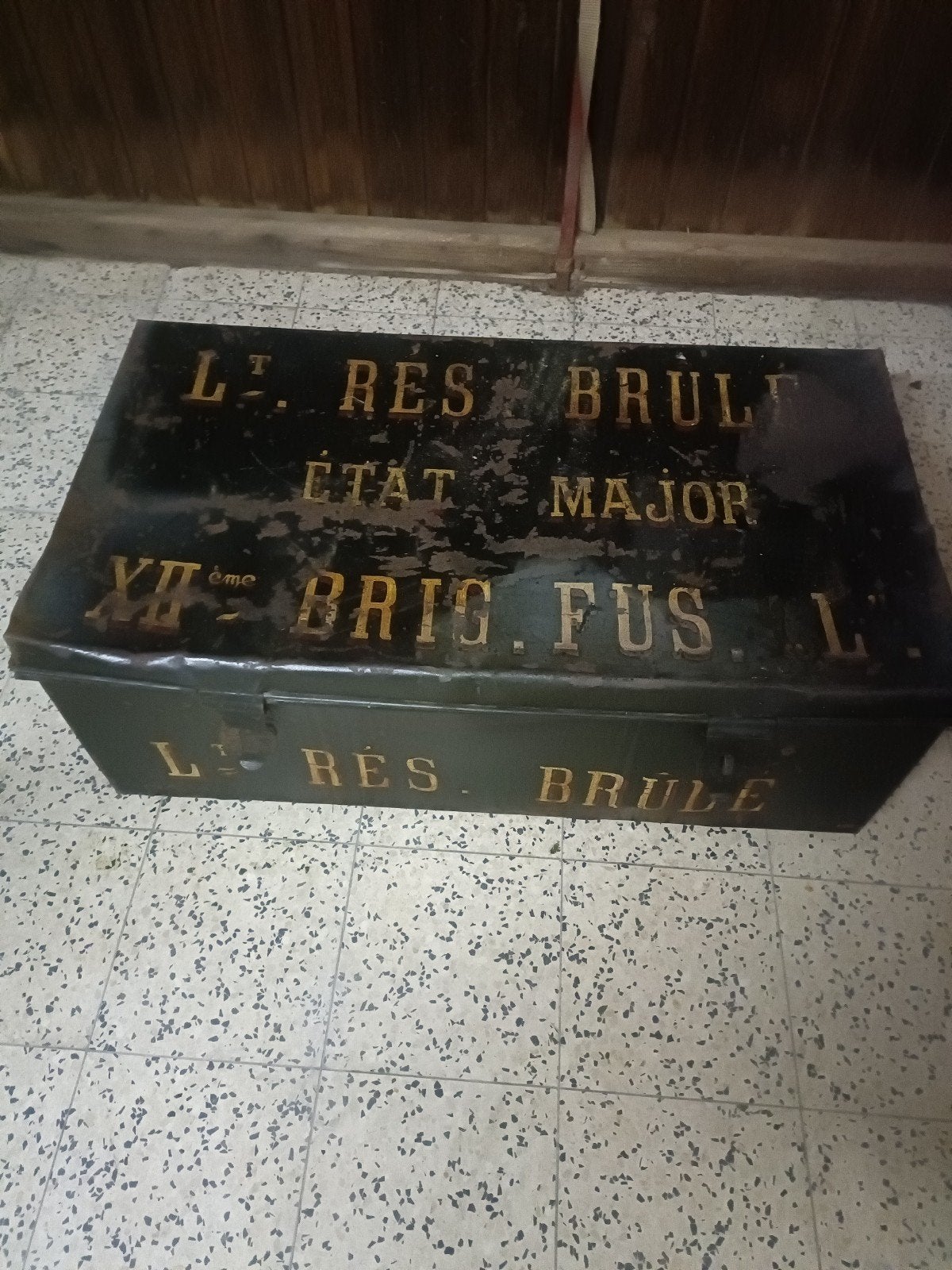 Malle militaire ancienne en métal / Cantine État-Major ", Collections, Enlèvement