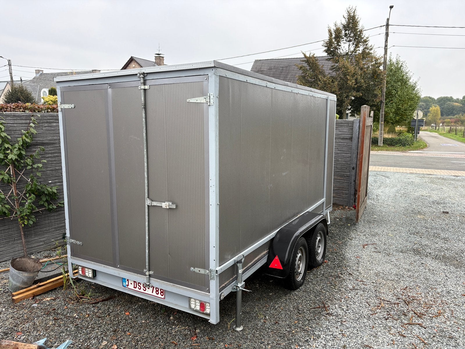 Gesloten aanhangwagen 750kg, Auto diversen, Ophalen, Zo goed als nieuw
