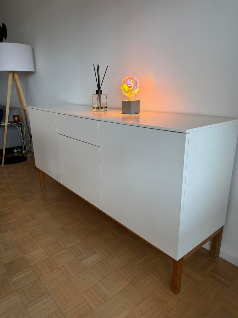 Dressoir wit / eiken onderstel 3 deurs + 1 schuif, Avec tablette(s), Chêne, Scandinavisch, Comme neuf