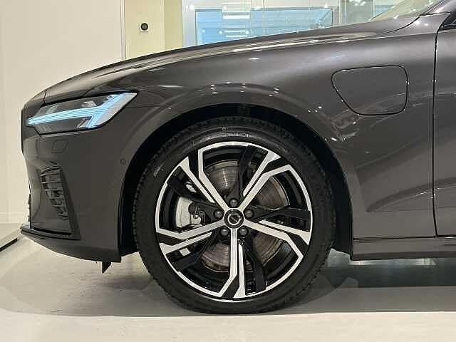 Volvo V60 T6 Plus Dark + electr trekhaak, Auto's, Volvo, Automaat, Euro 6, 18 g/km, Parkeersensor