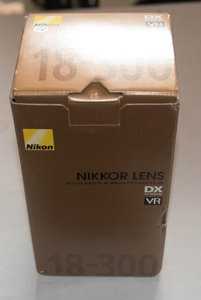 Objectif NIKKOR 18-300 mm f/3.5-5.6G, Enlèvement ou Envoi, Comme neuf, Téléobjectif, Zoom