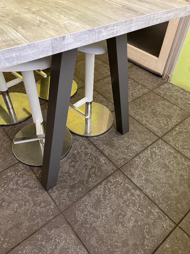 Hoge tafel te koop, Ophalen, Zo goed als nieuw