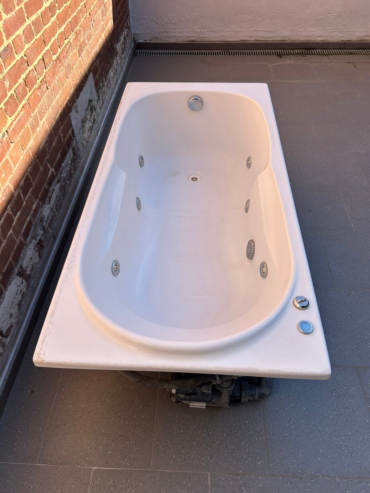 Baignoire avec jet d eau, Jardin & Terrasse, Encastré, Enlèvement, Utilisé, Fixé