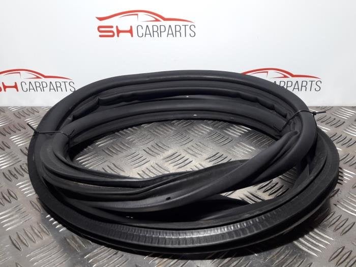 Portierrubber 4Deurs links-achter van een Opel Corsa, Gebruikt, -, -, Opel