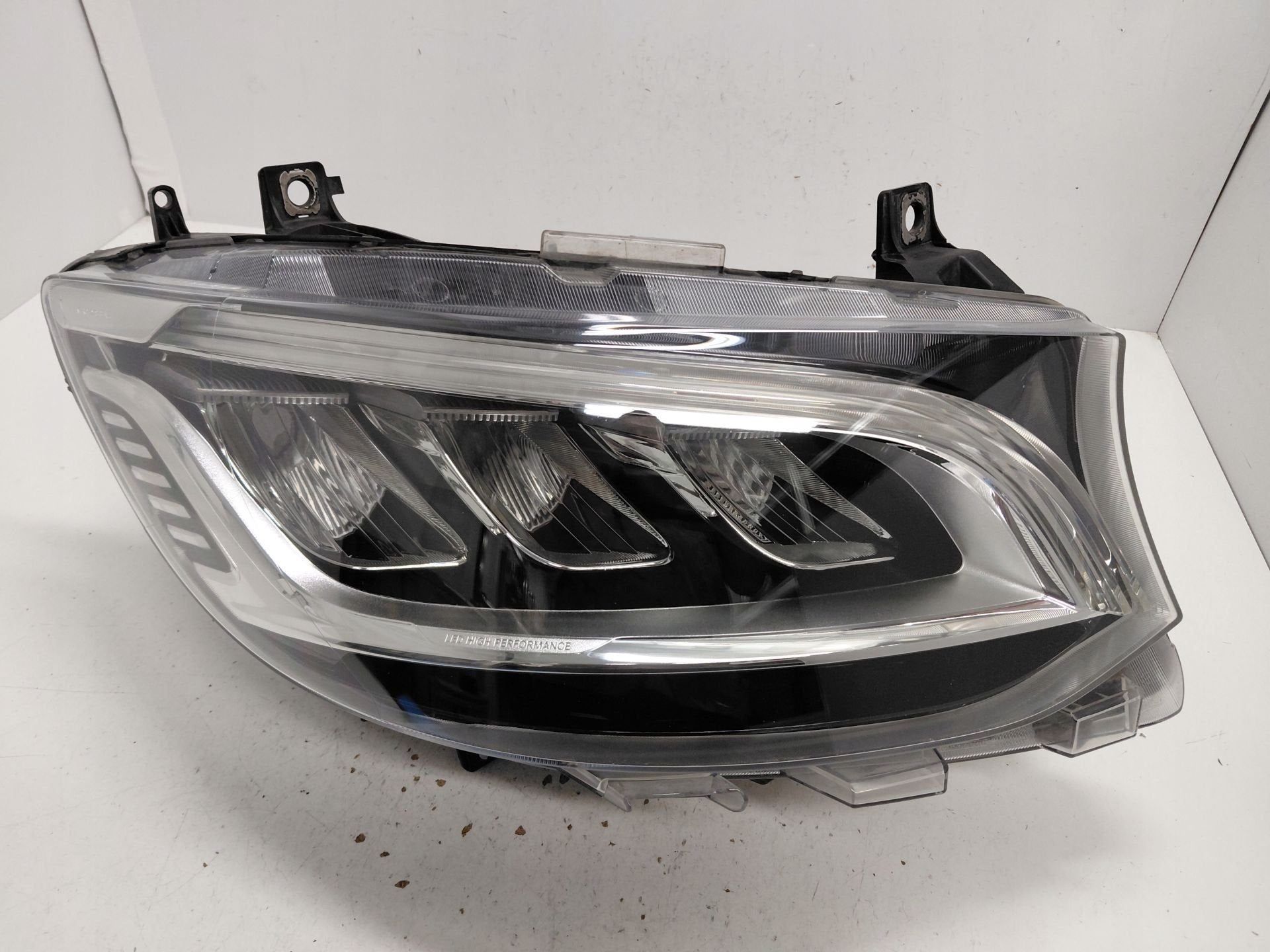 Mercedes Sprinter W907 Koplamp A9109065800, Gebruikt, Mercedes-Benz AG, Mercedes-Benz, Mercedesstrasse 120
70372  Stuttgart, DE