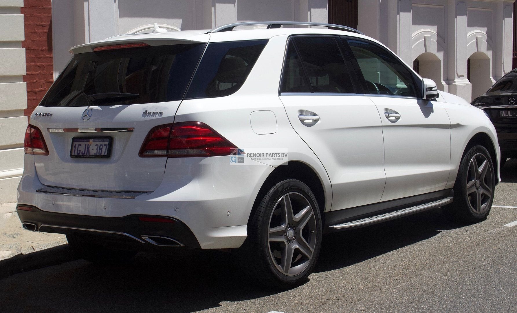 W166 TREEPLANKEN MERCEDES GLE SUV 166 ZIJSKIRTS SIDE STEPS S, Auto-onderdelen, Gebruikt, -, -, Links