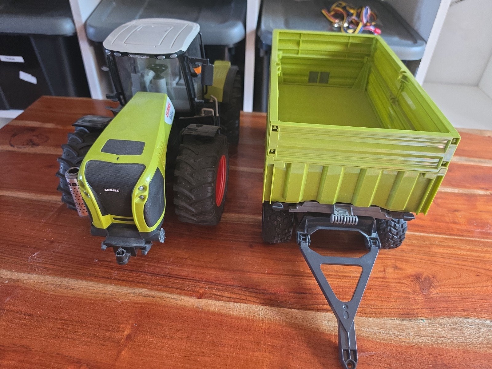 Claas Xerion 5000 Bruder + remorque, Enlèvement