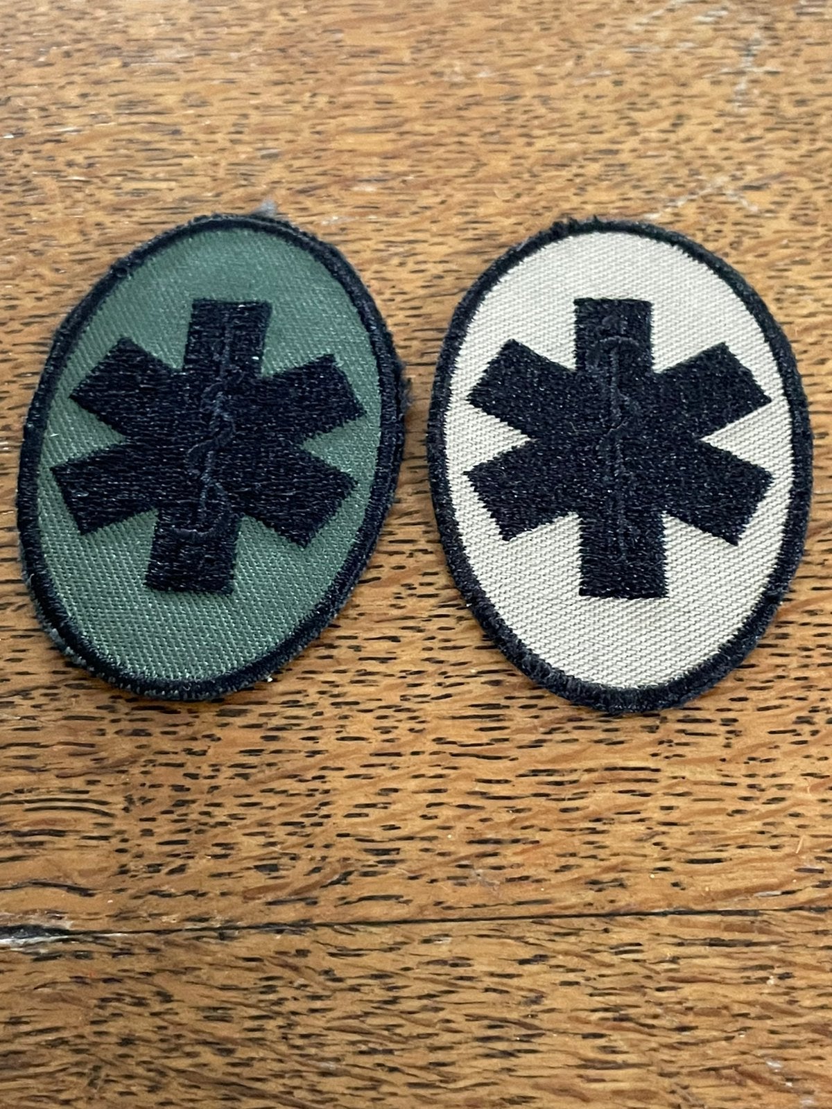 Brevet d'officier d'ambulance militaire (tac/desert), Enlèvement ou Envoi, Emblème ou Badge