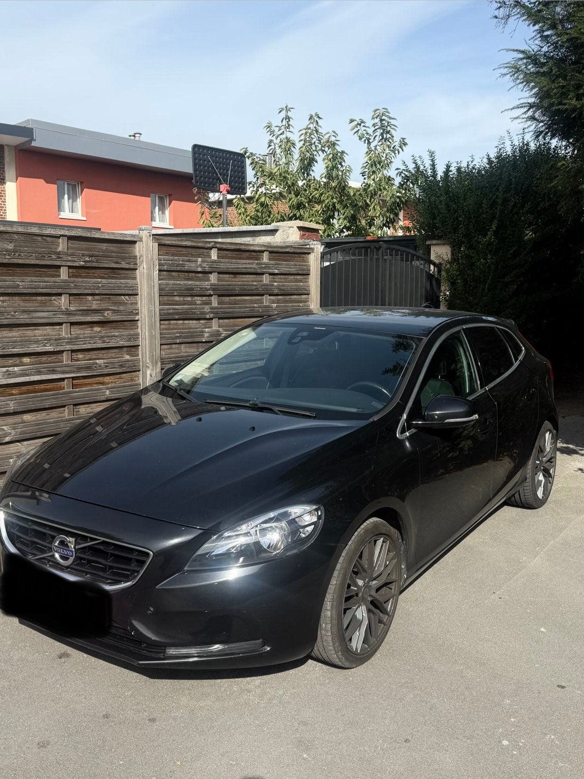 Volvo V40 T3 1.6l 150ch momentum 2012 full black, Autos, Achat, Noir, Break, Particulier