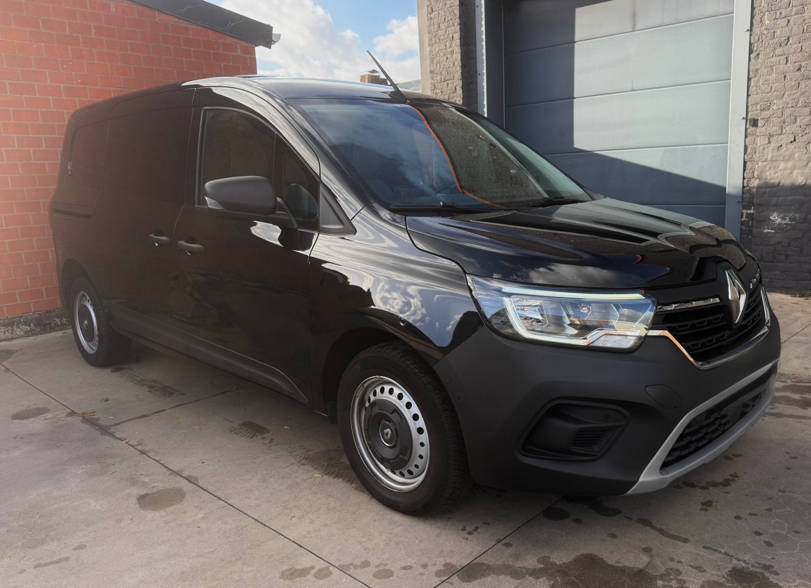 Renault Kangoo Van L2 1.5 Blue dCi 95 EDC, Auto's, 4 cilinders, 1622 kg, Leder en Stof, Zwart