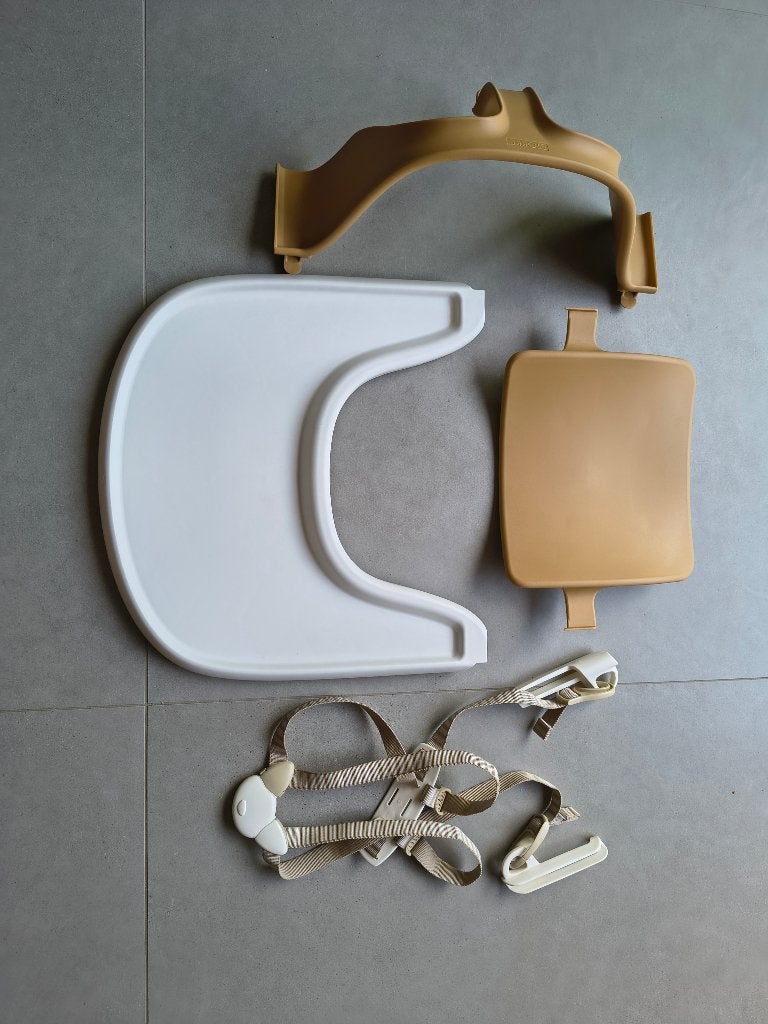 Stokke baby set + tafelblad + harnas, Ophalen, Gebruikt, Meegroeistoel, Afneembaar eetblad