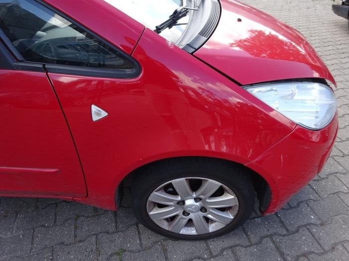 Scherm rechts-voor van een Mitsubishi Colt (P04), Gebruikt, -, -, Ophalen of Verzenden