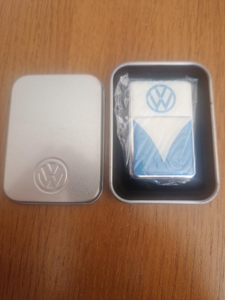 Briquet coupe‑vent VW officiel Volkswagen, livré dans sa boî, Ophalen of Verzenden, Zilver