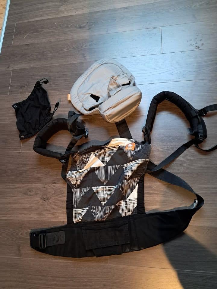Tula free to go draagzak, Kinderen en Baby's, Buik of Rug, Zo goed als nieuw, Draagzak, Ophalen