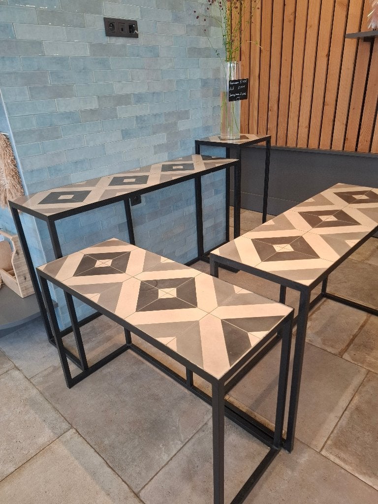 Tablettes, Enlèvement, Comme neuf