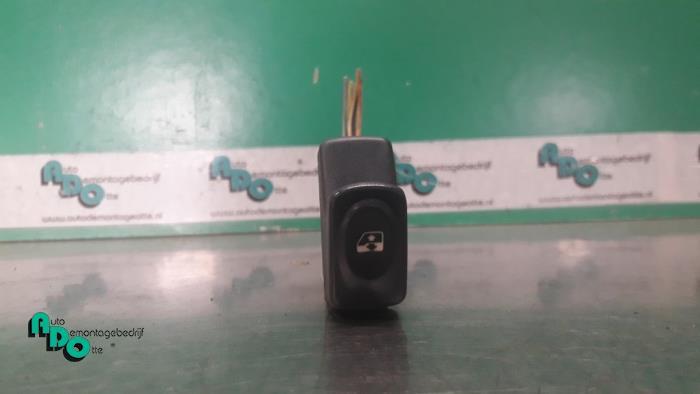 Elektrisch Raam Schakelaar van een Renault Megane (Megane 96, Gebruikt, -, Renault, -