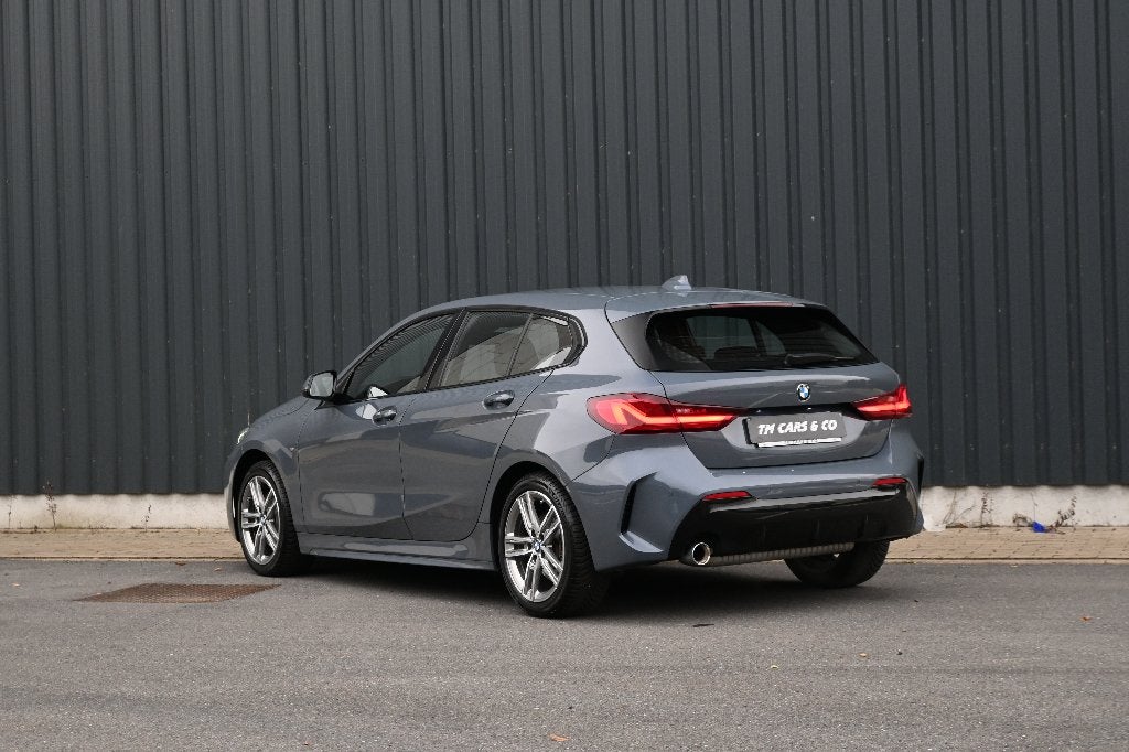BMW 118iA M Pack Automaat Carplay, Leder, LED, ambilight DAB, Auto's, Dealer onderhouden, Leder, Bedrijf, 5 zetels