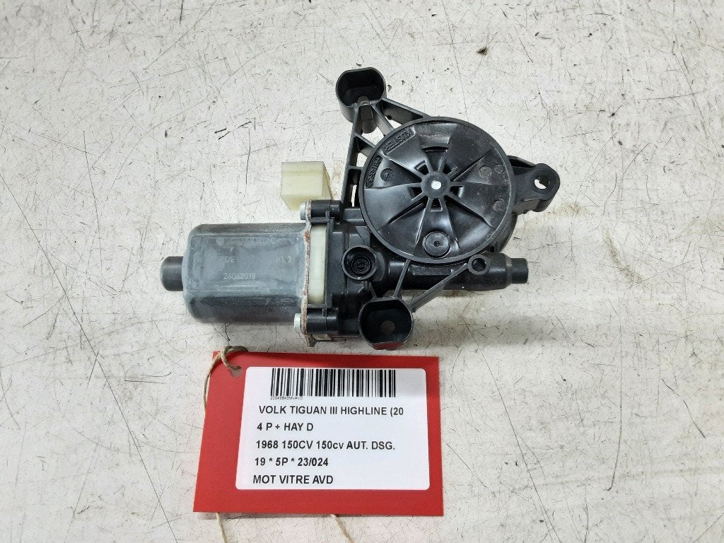 MOTEUR LEVE VITRE ELECTRIQUE AVANT DROIT Tiguan (AD1), Volkswagen, Mevr. I. Hauben, Utilisé, Droite
