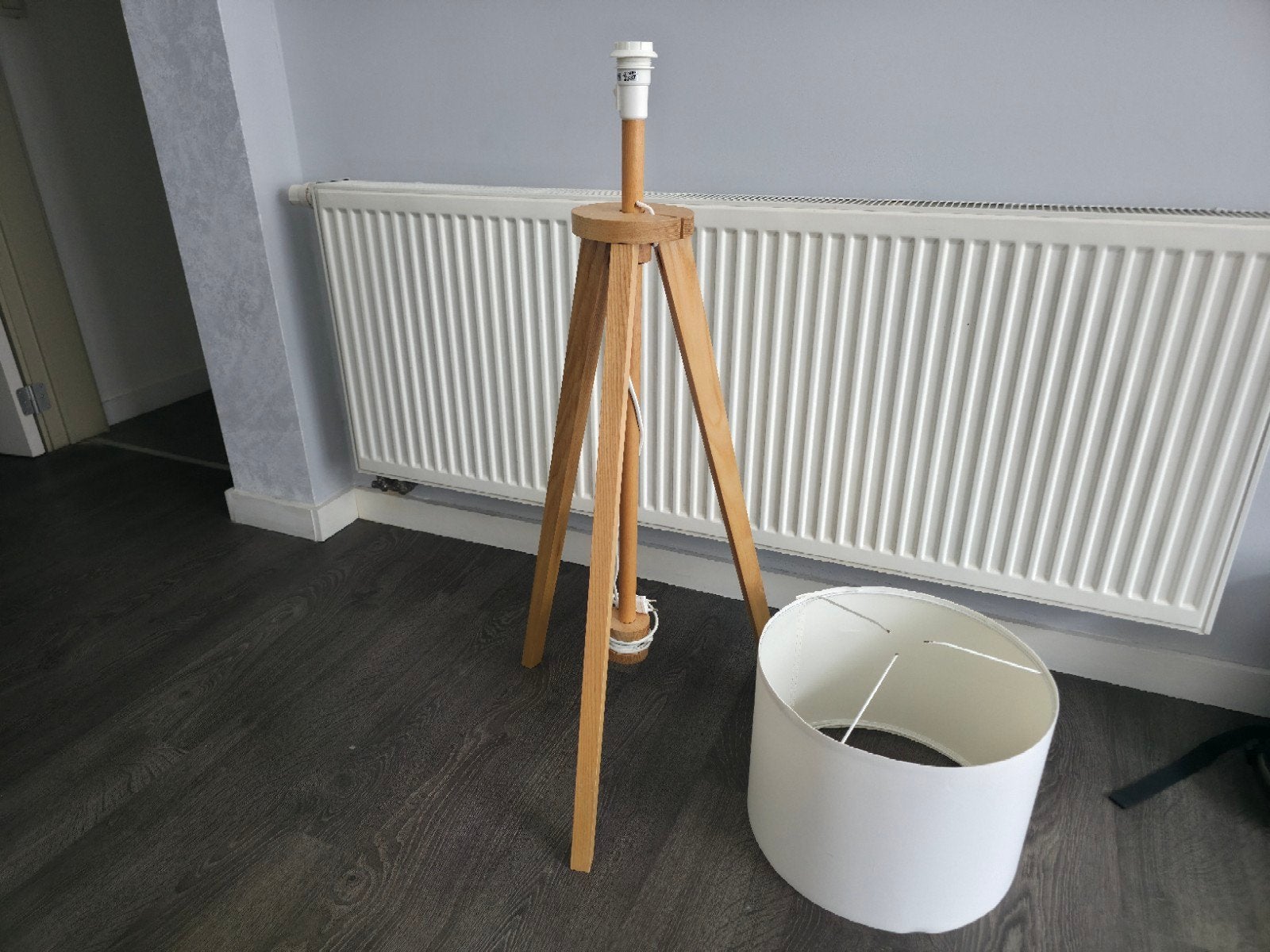 Lampadaire avec abat-jour réparable (bon état), Maison & Meubles, Enlèvement