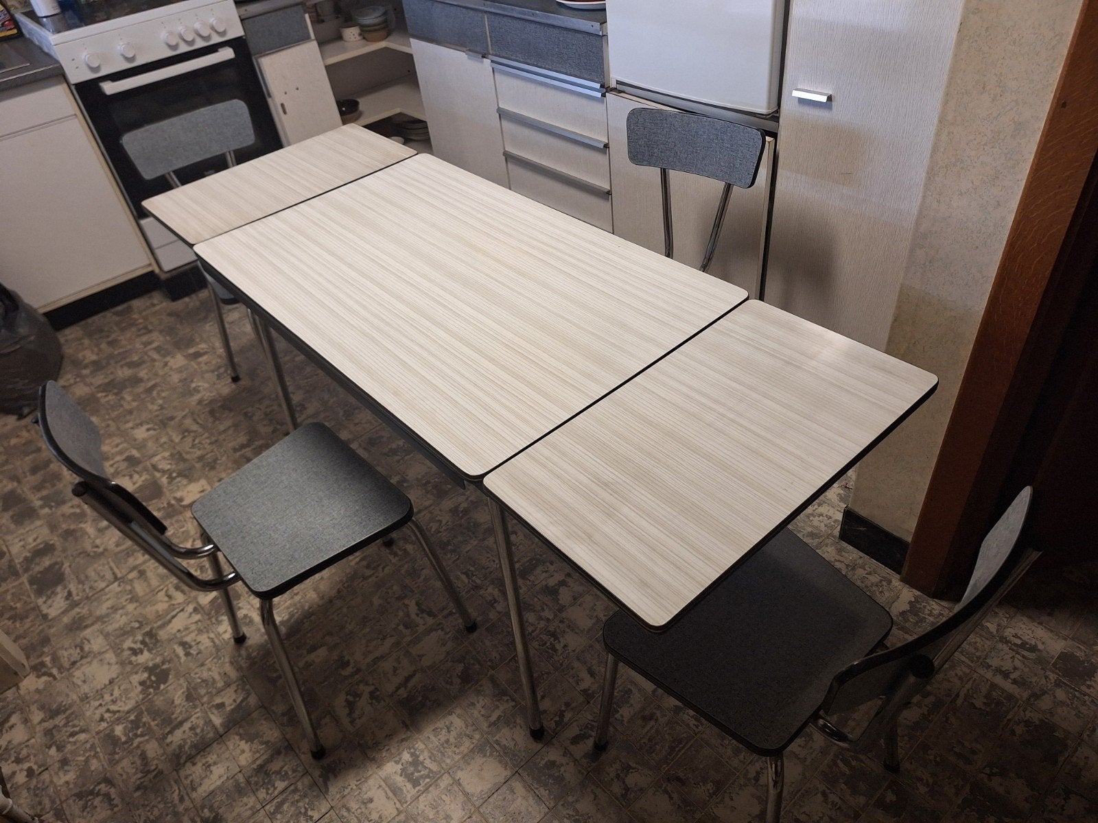 Formica tafel keukentafel, Ophalen