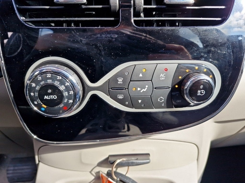 PANNEAU DE COMMANDE CHAUFFAGE CLIMATISATION Zoé (AG), Renault, Utilisé, Peter-Huppertz-Straße 5
51063  Köln, DE, Dialog.deutschland@renault.de