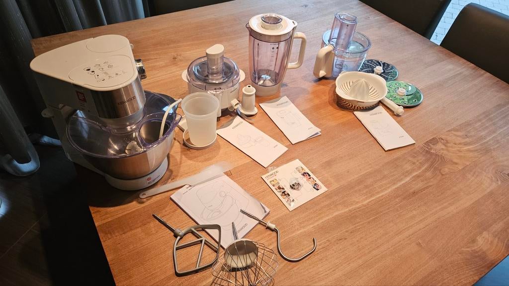 Kenwood keukenrobot met accessoires, Elektronische apparatuur, Ophalen, Gebruikt, Vaatwasserbestendig, 3 snelheden of meer