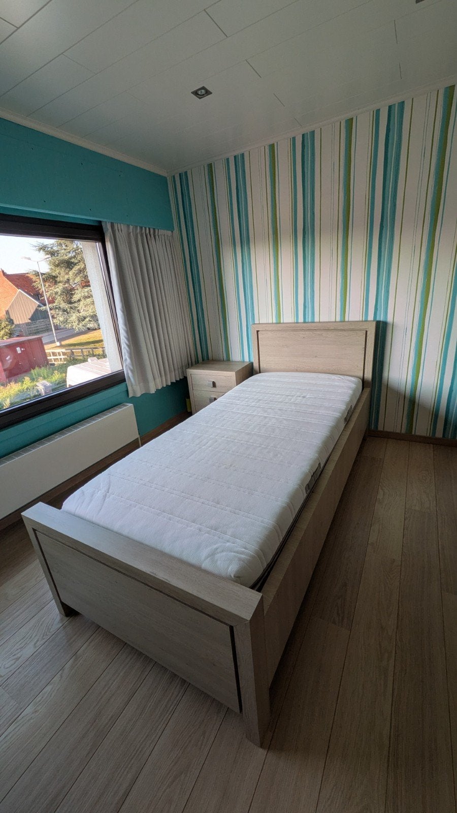 Eénpersoonsbed, nachttafel en commode te koop, Enlèvement, Utilisé