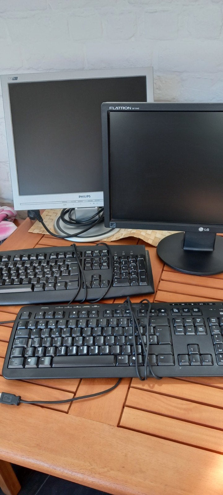 2 schermen en 2 klavieren, Computers en Software, Ophalen