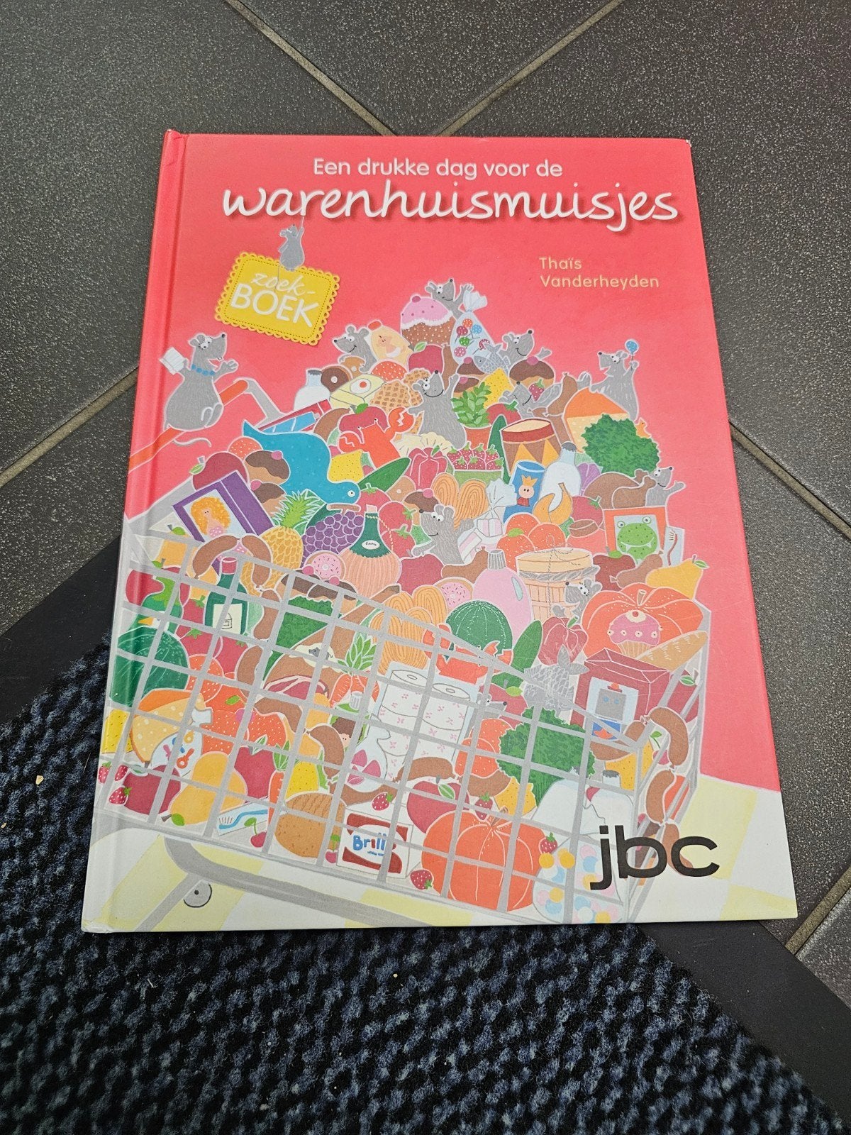 Een drukke dag voor de warenhuismuisjes, Ophalen