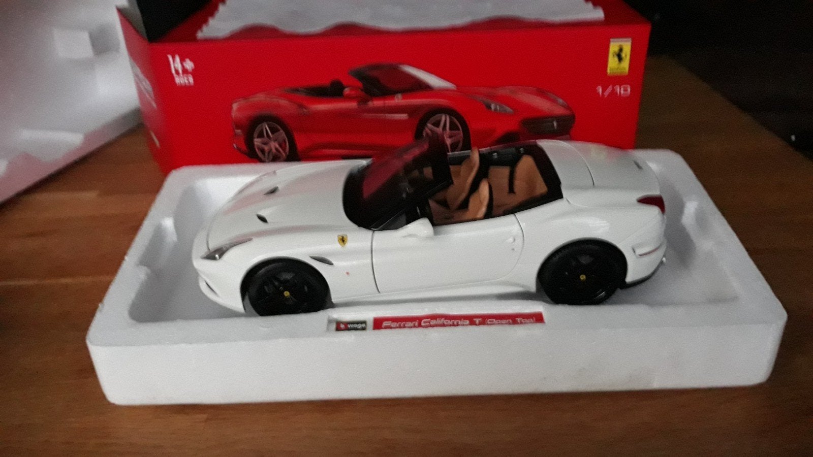 Ferrari California T Open Signature 1/18 Burago, Hobby & Loisirs créatifs, Voitures miniatures | 1:18, Enlèvement ou Envoi, Comme neuf