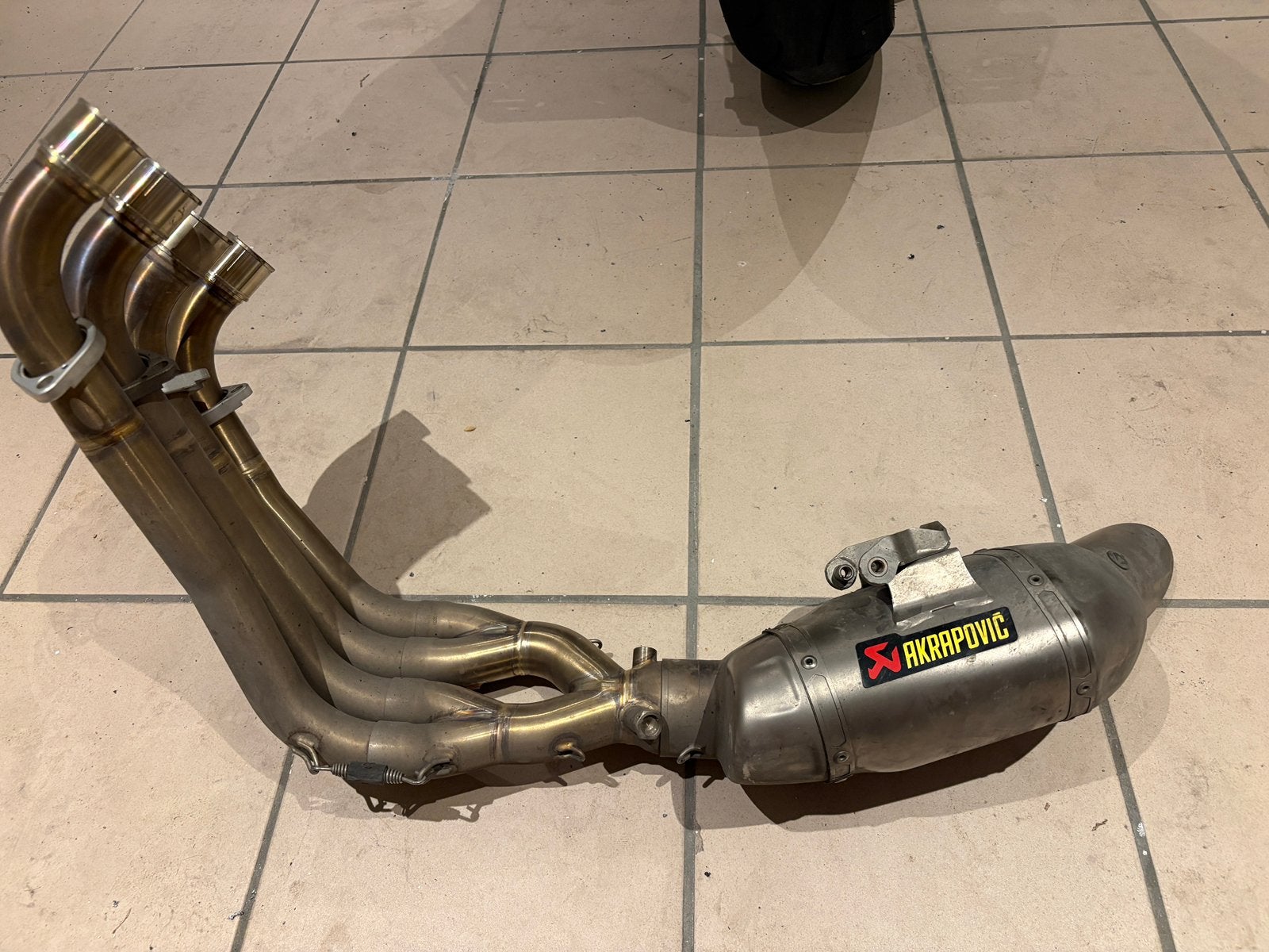 Akrapovič volledig uitlaatsysteem – Honda CB650R – 2019–2023, Enlèvement