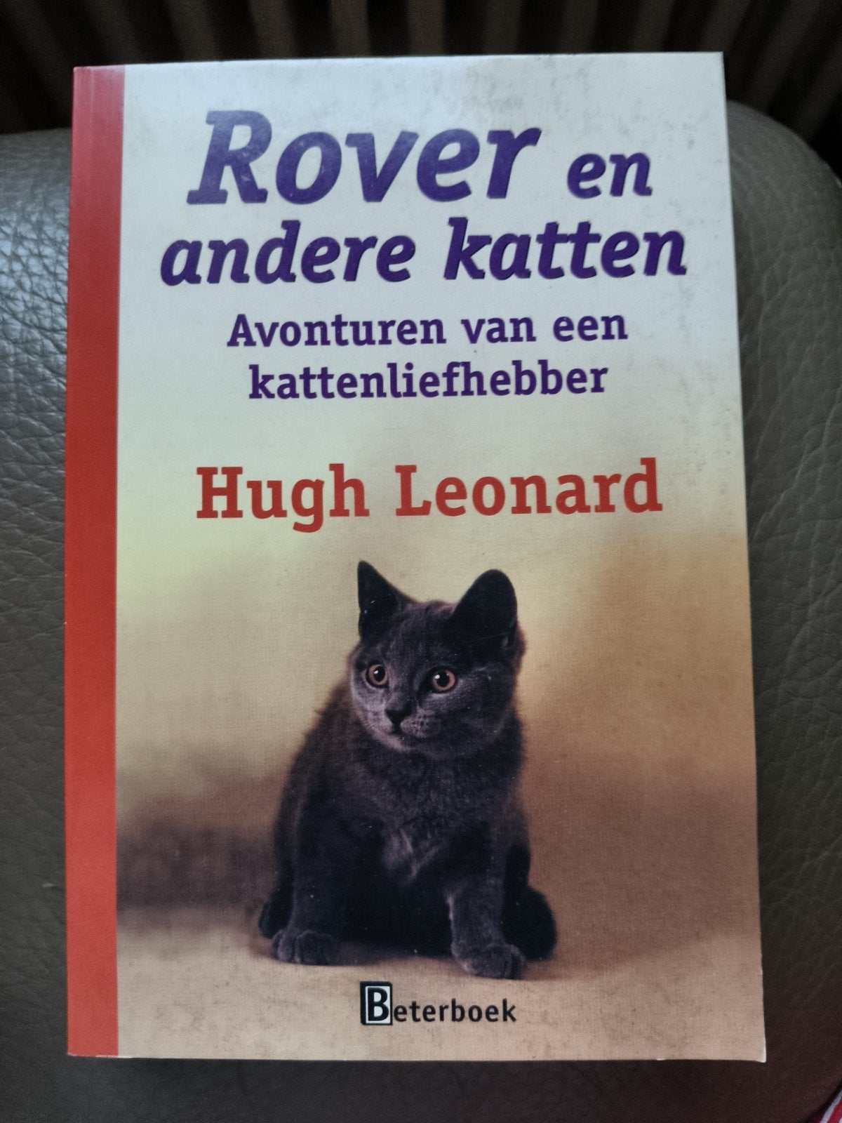 Hugh Leonard - Rover en andere katten, Ophalen of Verzenden, H. Leonard