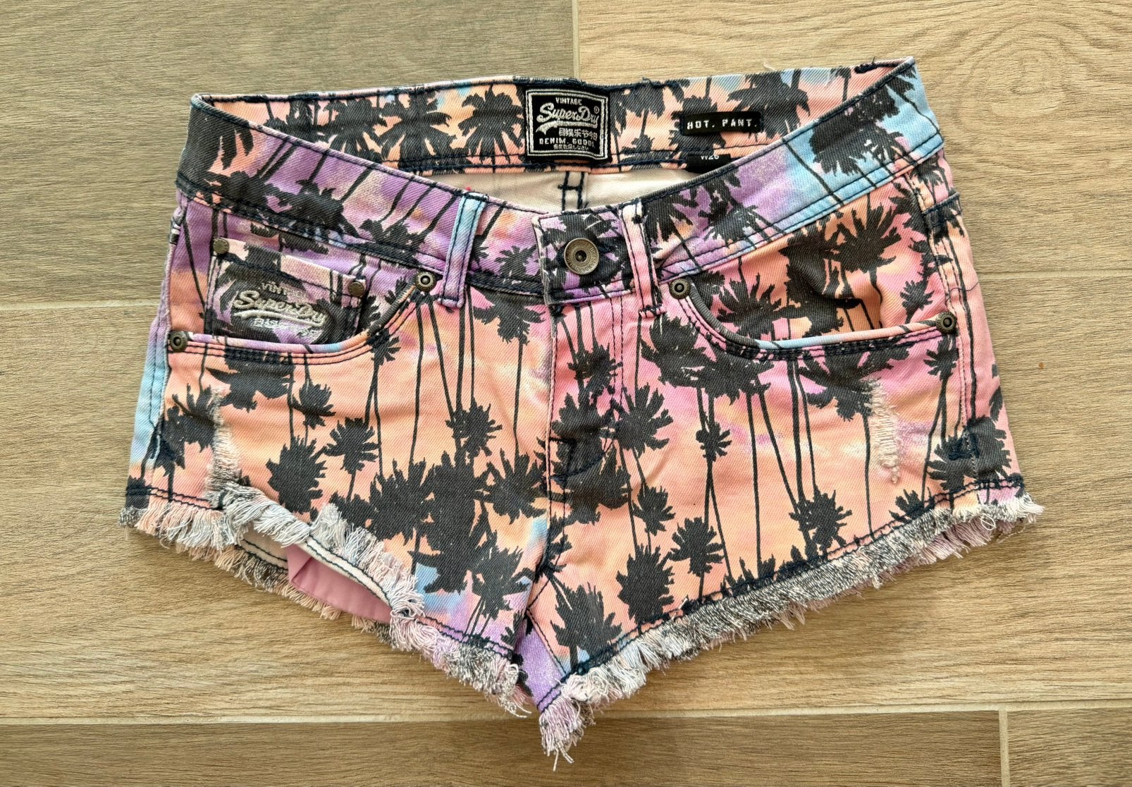 Short en jean Superdry W26, Vêtements | Femmes, Jeans, Enlèvement ou Envoi, Neuf, Autres couleurs, W27 (confection 34) ou plus petit