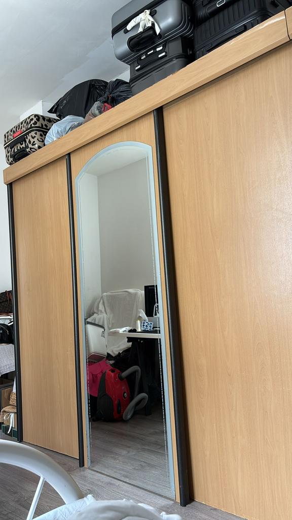 ARMOIRE GRATUITE, à retirer, Enlèvement, Utilisé