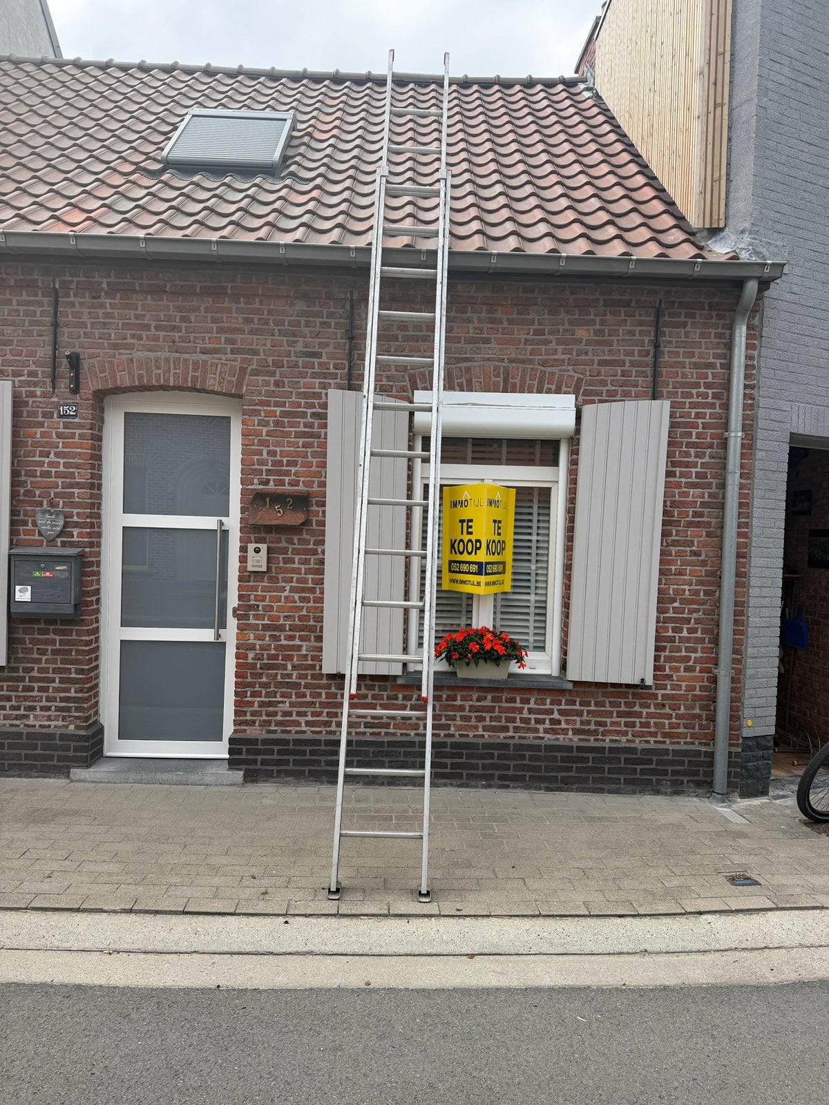Uitschuifbare aluminium ladder 3,90 m enkel, Doe-het-zelf en Bouw, Ladders en Trappen, Ophalen, Zo goed als nieuw, Ladder