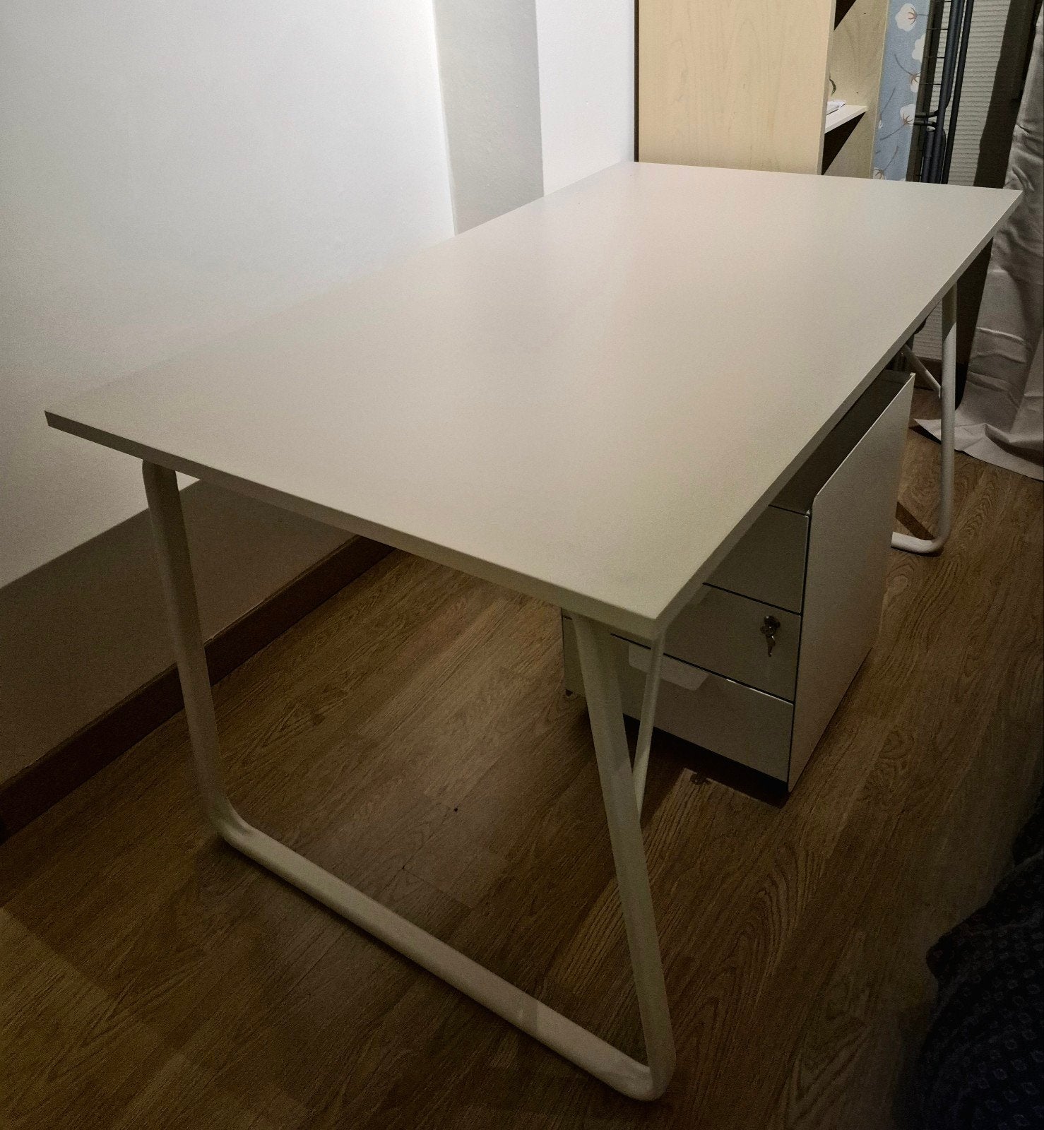 Zeer degelijke bureau,  ecru., Maison & Meubles, Bureau d'ordinateur, Goulotte de câbles, Autres matériaux, Enlèvement