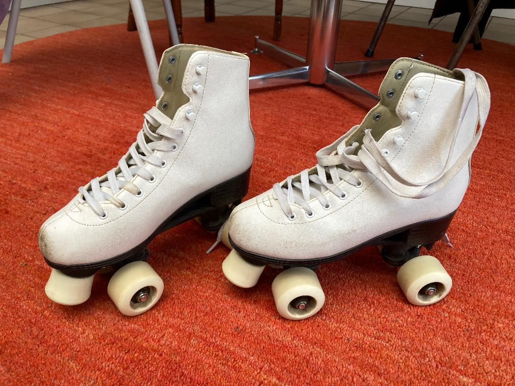Roces quad skaters wit, Sport en Fitness, Skeelers, Ophalen, Gebruikt, Roces, Inline skates 4 wielen