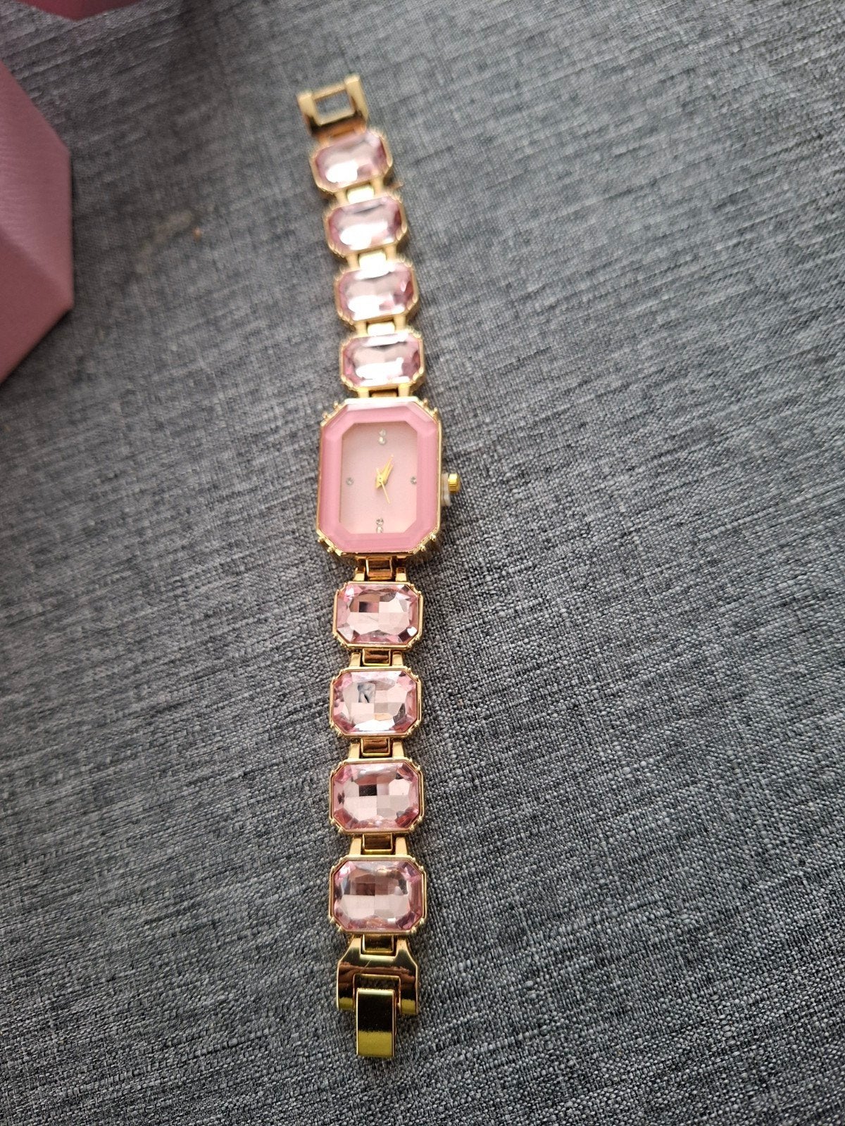 Swarovski horloge, Ophalen